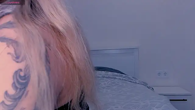 Snapshot of MeowRinnie chatting on September 13, 10:48 am MeowRinnie online show from September 13, 10:48 am