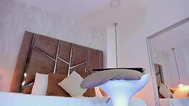 Martinaa Jones  online show from March 15, 12:33 pm