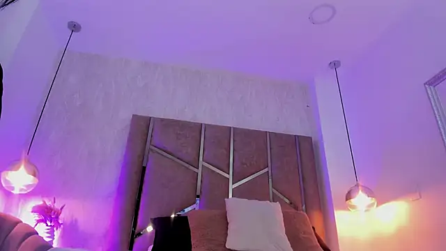 Martinaa Jones  online show from April 14, 12:44 pm