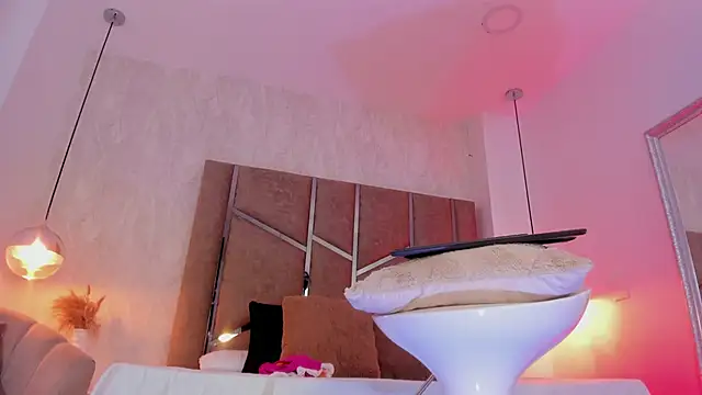 Martinaa Jones  online show from April 15, 12:56 pm