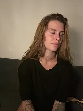 EmiliaCatalina online show from March 3, 12:06 am