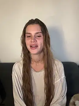 EmiliaCatalina online show from April 7, 9:59 pm