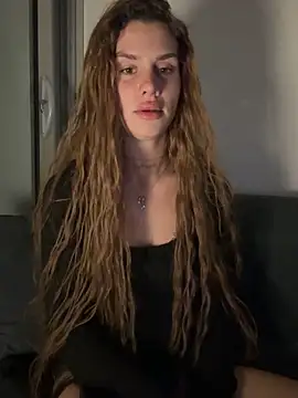 EmiliaCatalina online show from April 15, 1:01 am