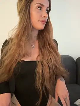 EmiliaCatalina online show from May 24, 7:41 pm