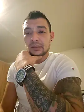 Snapshot of Zoltanioan26 chatting on December 17, 3:07 pm Zoltanioan26 online show from December 17, 3:07 pm