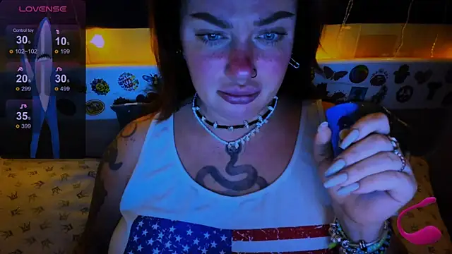 Snapshot of EllieOz chatting on January 12, 6:05 pm EllieOz online show from January 12, 6:05 pm