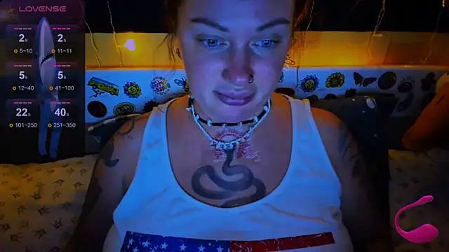 Snapshot of EllieOz chatting on January 14, 6:07 pm EllieOz online show from January 14, 6:07 pm