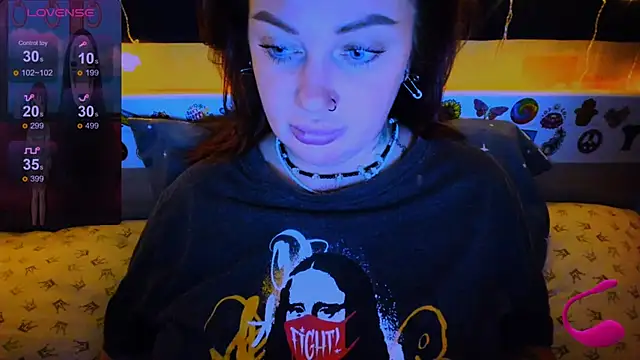 Snapshot of EllieOz chatting on January 31, 2:17 pm EllieOz online show from January 31, 2:17 pm