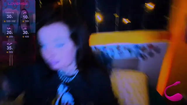 Snapshot of EllieOz chatting on February 4, 2:21 pm EllieOz online show from February 4, 2:21 pm