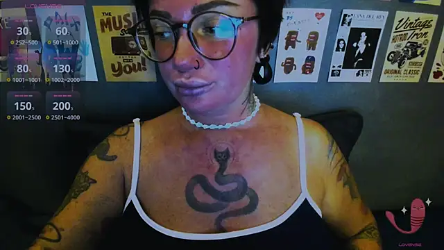 EllieOz online show from May 6, 7:19 pm