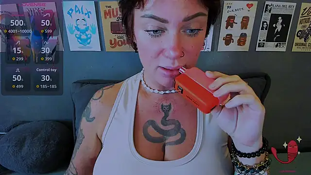 EllieOz online show from June 15, 4:53 pm