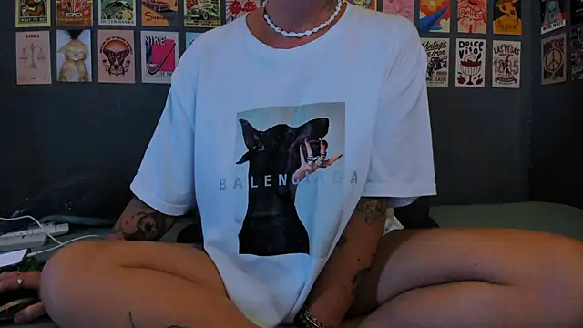 EllieOz online show from June 24, 4:06 pm