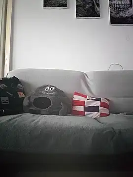 LauraBaby online show from March 29, 3:01 pm