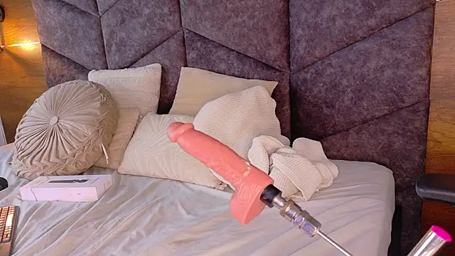 nahomi campbell online show from March 8, 2:04 am