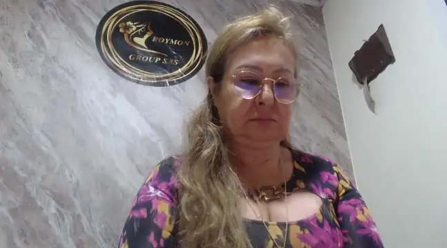 Mia Davies2 online show from December 13, 8:04 pm