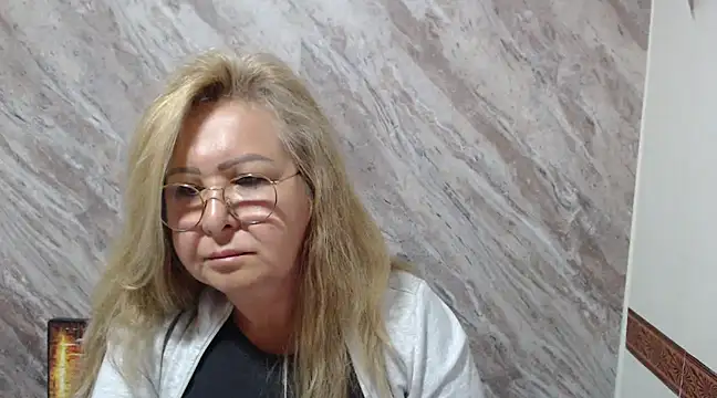Mia Davies2 online show from January 28, 7:53 pm