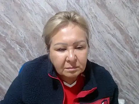 Mia Davies2 online show from March 14, 9:00 pm