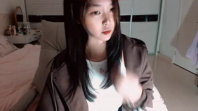 -Lucky Girl online show from February 9, 12:20 pm