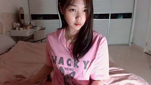 Snapshot of -Lucky_Girl chatting on June 8, 2:06 pm -Lucky Girl online show from June 8, 2:06 pm