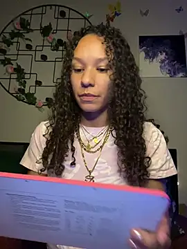 Snapshot of _Neeka_ chatting on June 21, 3:31 am Neeka online show from June 21, 3:31 am