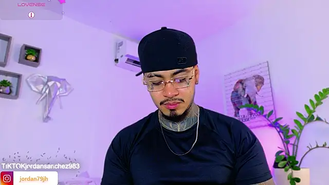 JordanSmiith  online show from March 25, 8:04 pm