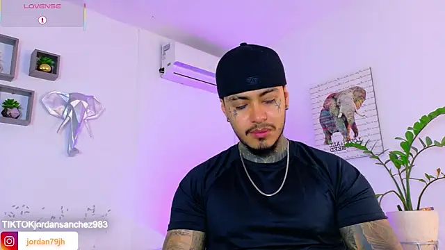 JordanSmiith  online show from June 9, 9:15 pm