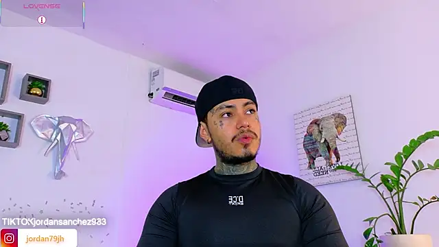 JordanSmiith  online show from June 13, 9:35 pm
