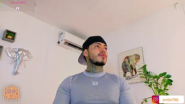 JordanSmiith  online show from June 24, 9:14 pm