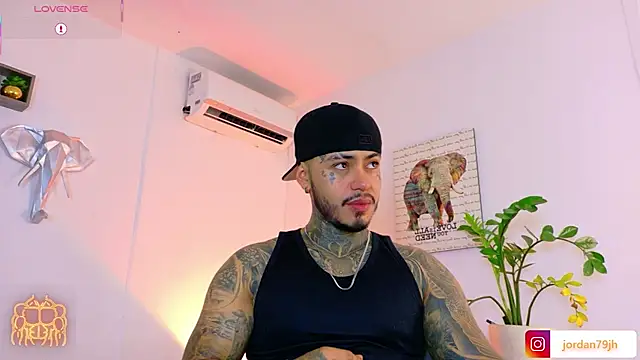 JordanSmiith  online show from July 3, 9:10 pm