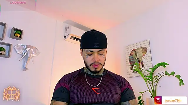 JordanSmiith  online show from July 16, 9:54 pm