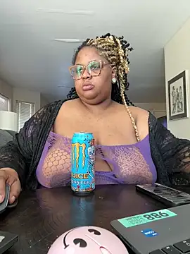 Snapshot of kweenxkarma chatting on March 17, 6:53 pm kweenxkarma online show from March 17, 6:53 pm