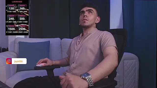 Snapshot of Jey_keler1 chatting on February 21, 4:02 am Jey keler1 online show from February 21, 4:02 am