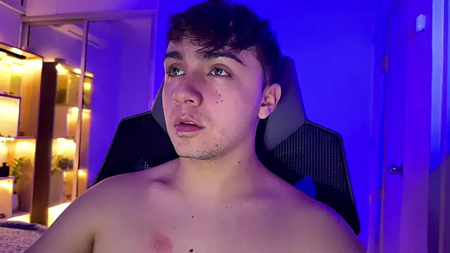 Snapshot of aron__cooper chatting on September 29, 2:06 am aron cooper online show from September 29, 2:06 am