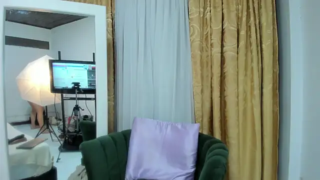 Snapshot of eva_loreti chatting on February 17, 1:36 am eva loreti online show from February 17, 1:36 am