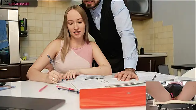 luxmuur online show from December 9, 6:35 pm