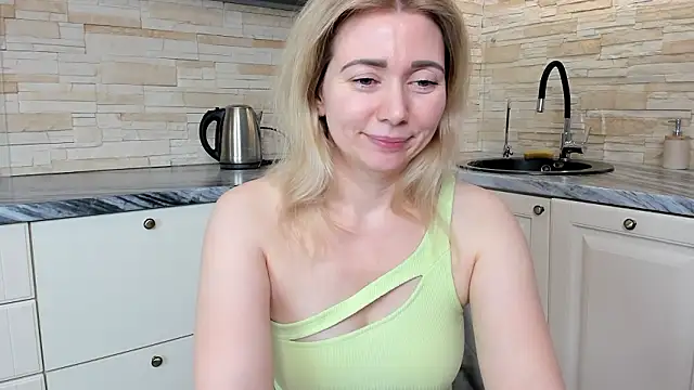 amanda   grey online show from March 10, 1:49 pm