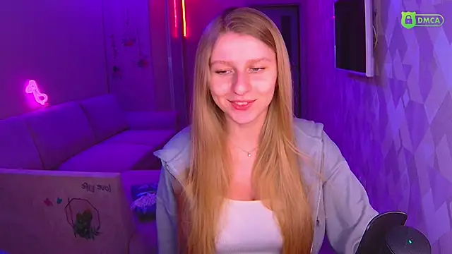 Snapshot of AmaliaQueen chatting on December 7, 2:02 pm AmaliaQueen online show from December 7, 2:02 pm