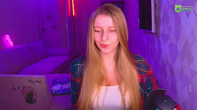 Snapshot of AmaliaQueen chatting on December 9, 2:06 pm AmaliaQueen online show from December 9, 2:06 pm