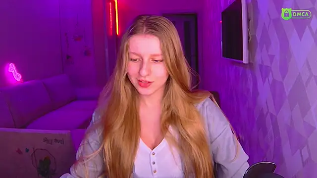 Snapshot of AmaliaQueen chatting on December 12, 2:33 pm AmaliaQueen online show from December 12, 2:33 pm