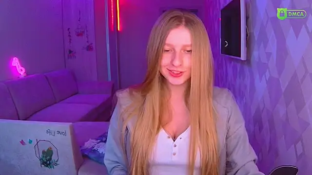 Snapshot of AmaliaQueen chatting on December 13, 1:01 pm AmaliaQueen online show from December 13, 1:01 pm