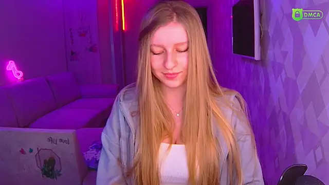 Snapshot of AmaliaQueen chatting on December 18, 1:23 pm AmaliaQueen online show from December 18, 1:23 pm