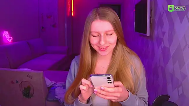 Snapshot of AmaliaQueen chatting on January 18, 2:44 pm AmaliaQueen online show from January 18, 2:44 pm