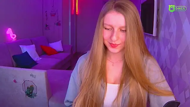 Snapshot of AmaliaQueen chatting on February 13, 2:42 pm AmaliaQueen online show from February 13, 2:42 pm