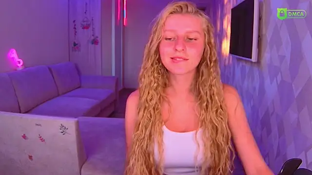 Snapshot of AmaliaQueen chatting on September 22, 3:03 pm AmaliaQueen online show from September 22, 3:03 pm