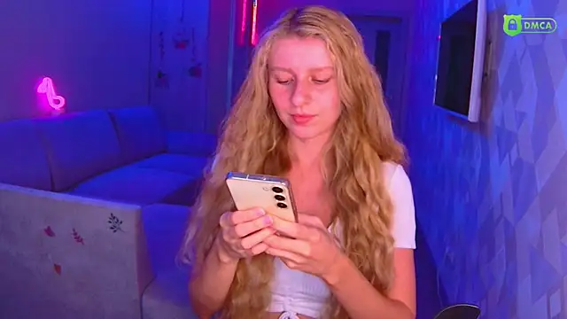 Snapshot of AmaliaQueen chatting on October 11, 2:15 pm AmaliaQueen online show from October 11, 2:15 pm