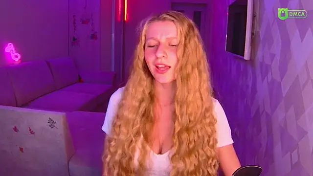 Snapshot of AmaliaQueen chatting on October 27, 2:10 pm AmaliaQueen online show from October 27, 2:10 pm