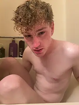 Snapshot of CreamyAustin chatting on September 22, 12:01 am CreamyAustin online show from September 22, 12:01 am