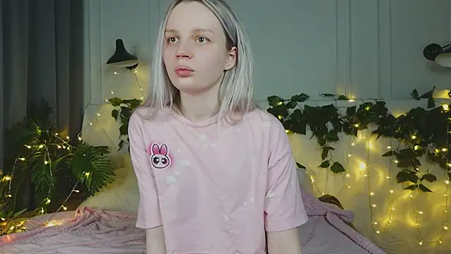 Snapshot of Beatrica_Klein chatting on March 21, 3:35 pm Beatrica Klein online show from March 21, 3:35 pm