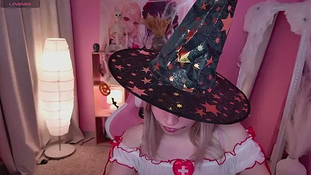 Snapshot of Beatrica_Klein chatting on October 28, 3:58 pm Beatrica Klein online show from October 28, 3:58 pm