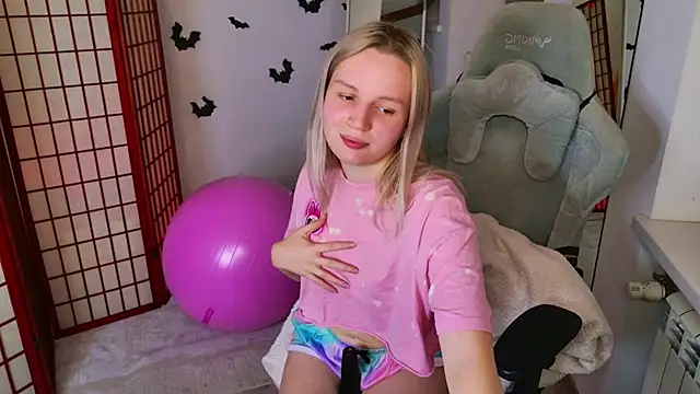 Snapshot of Beatrica_Klein chatting on November 2, 2:08 pm Beatrica Klein online show from November 2, 2:08 pm